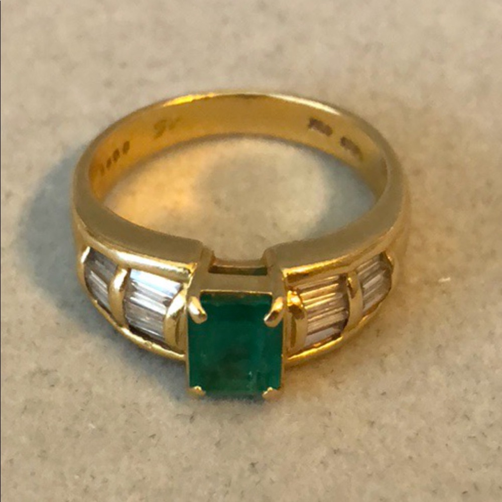 18kGold Emerald Diamond Ring.